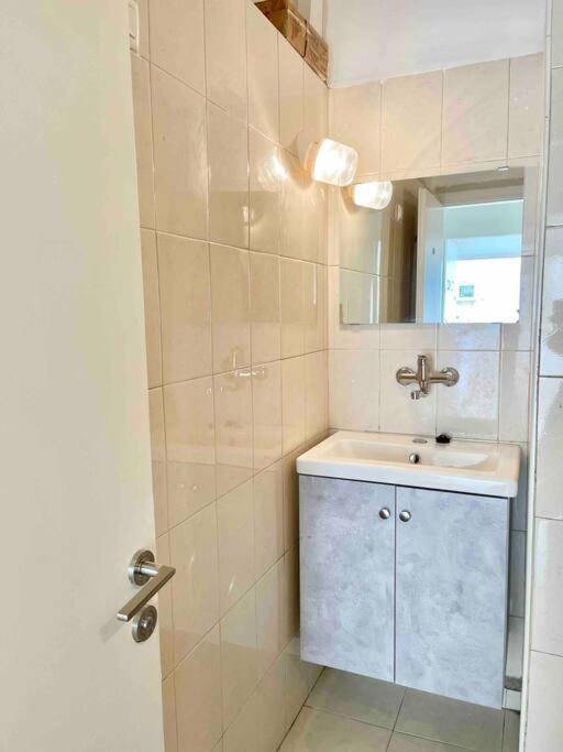 Rambam Beach Apartment ไฮฟา ภายนอก รูปภาพ